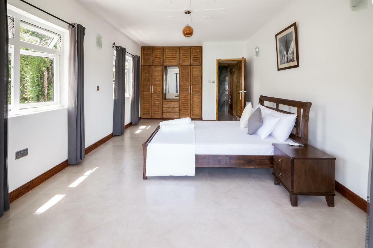 Flora'S Self Catering Apartments Victoria Luaran gambar
