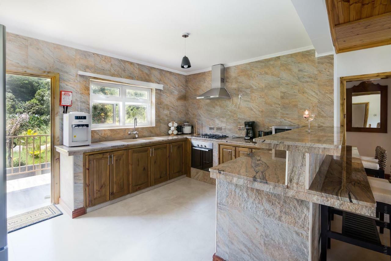 Flora'S Self Catering Apartments Victoria Luaran gambar